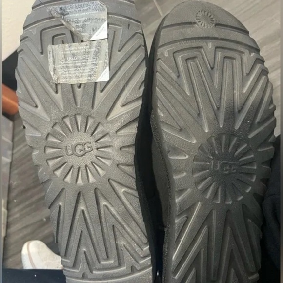 Ugg Classic Ultra Mini Boot, Black, Men’s Size 12, great condition - Picture 5 of 6